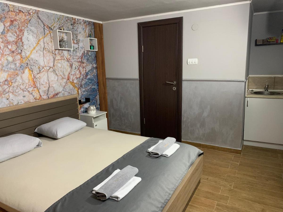 Apartman Daca Lägenhet Podgorica Exteriör bild
